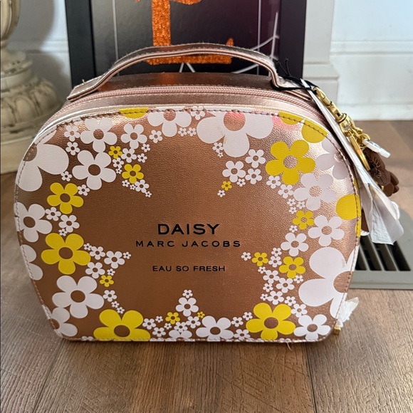 Marc Jacobs Daisy Floral Cosmetic Bag in Yellow and White NWT - Picture 1 of 7